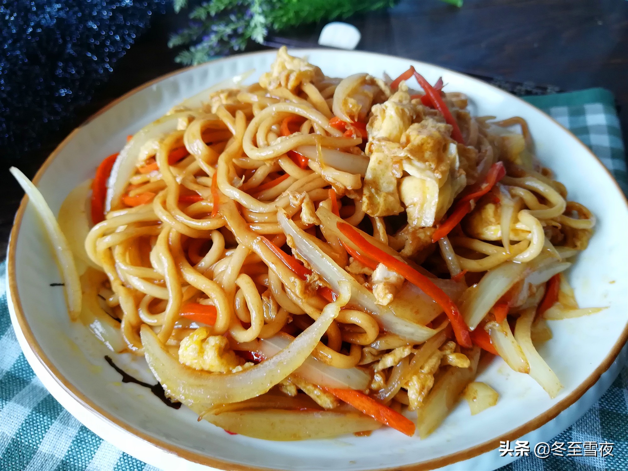 炒面面条怎么做视频,炒粉炒面怎么做不粘锅还炒不成形