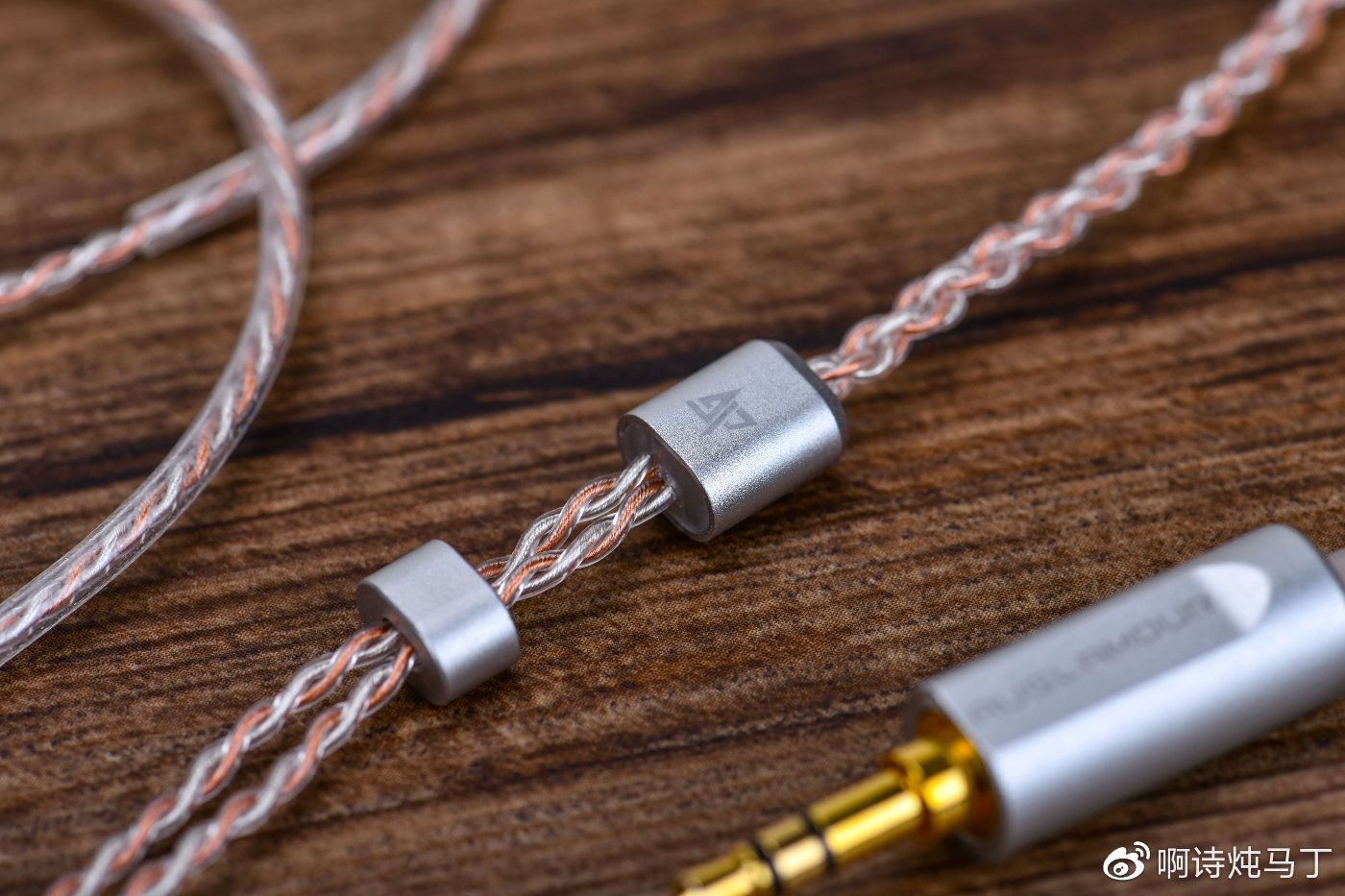 视觉系大师，声音是否也好听？—徕声RT-3三单元圈铁耳机