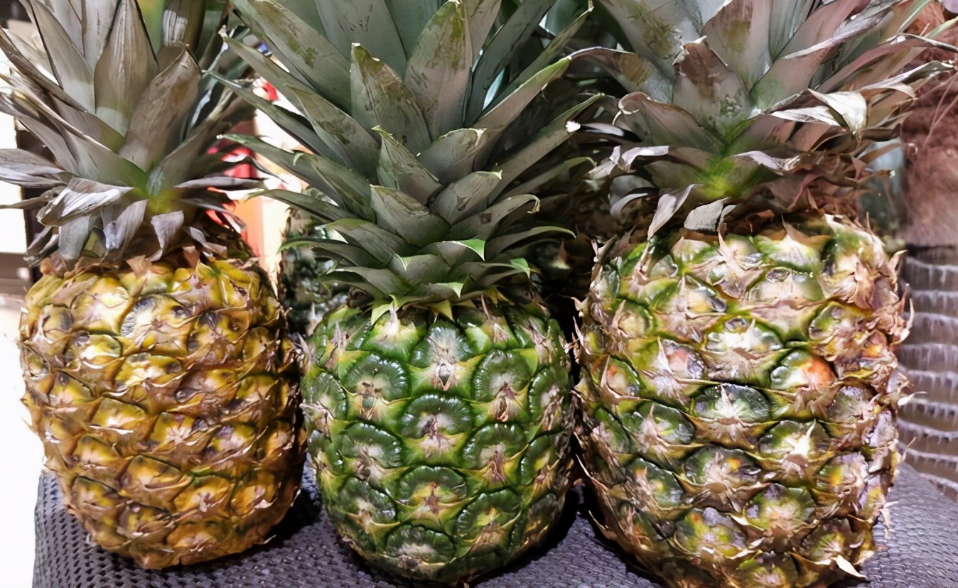 菠萝怎么用盐水泡着吃,吃菠萝之前除了泡盐水还能怎么用