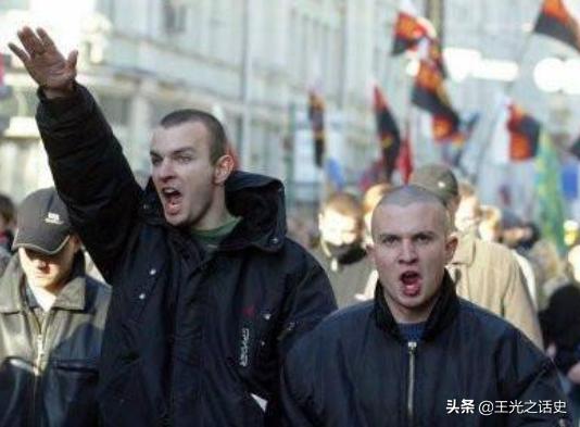 和德国纳粹不共戴天的俄罗斯，为什么有“光头纳粹”?