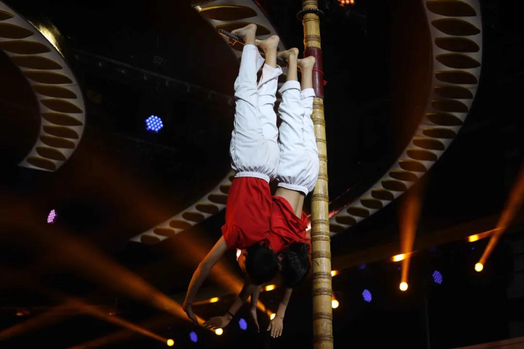 文安VS特克斯｜少年展示传承600余年的高杆绝技，每一个动作都令人心惊胆颤