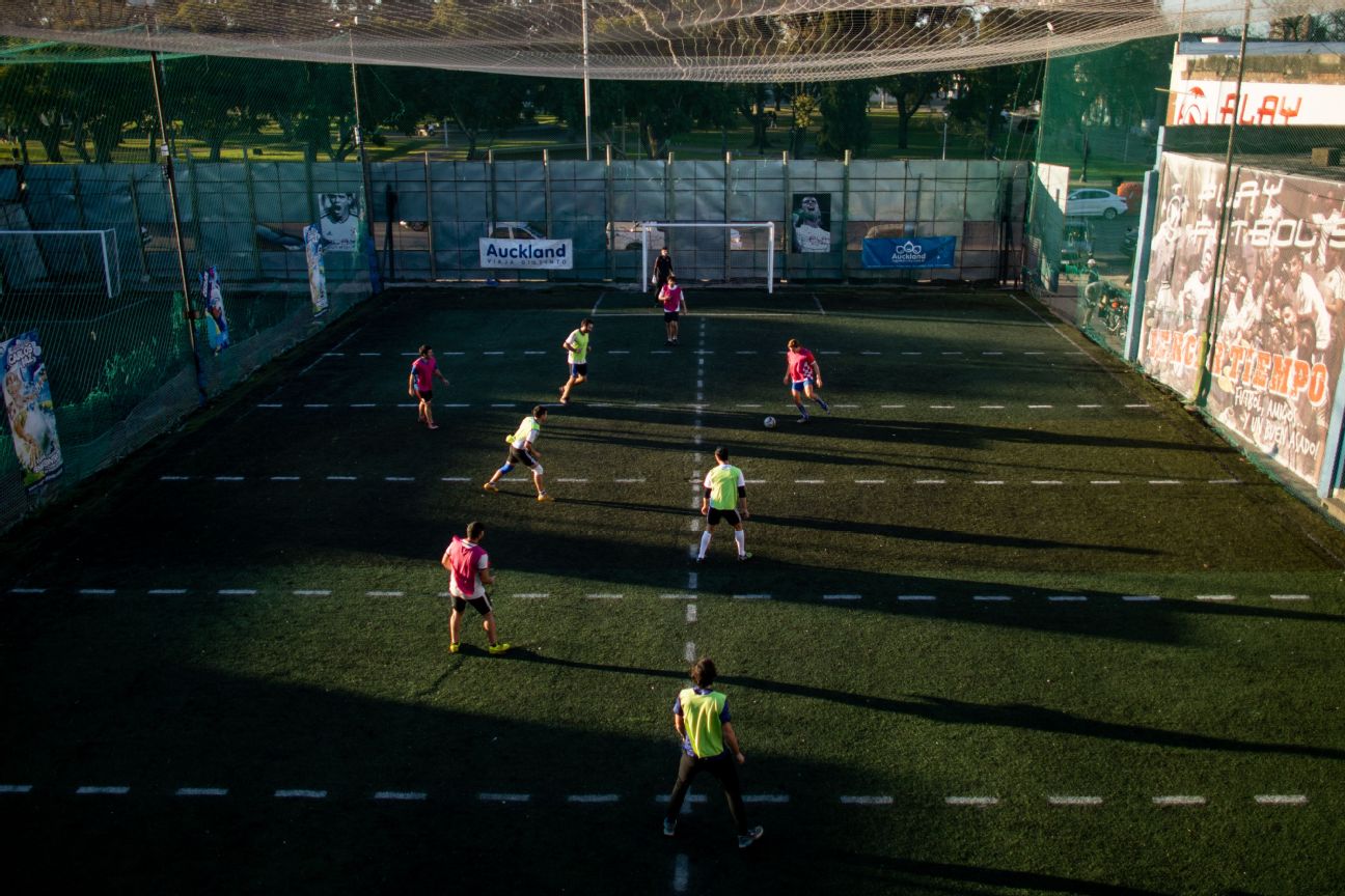 疫情在家怎么踢足球,疫情怎么踢中超