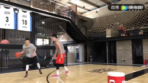 中国篮球历史最佳控卫陈江华,2006中国男篮vs美国陈江华三分