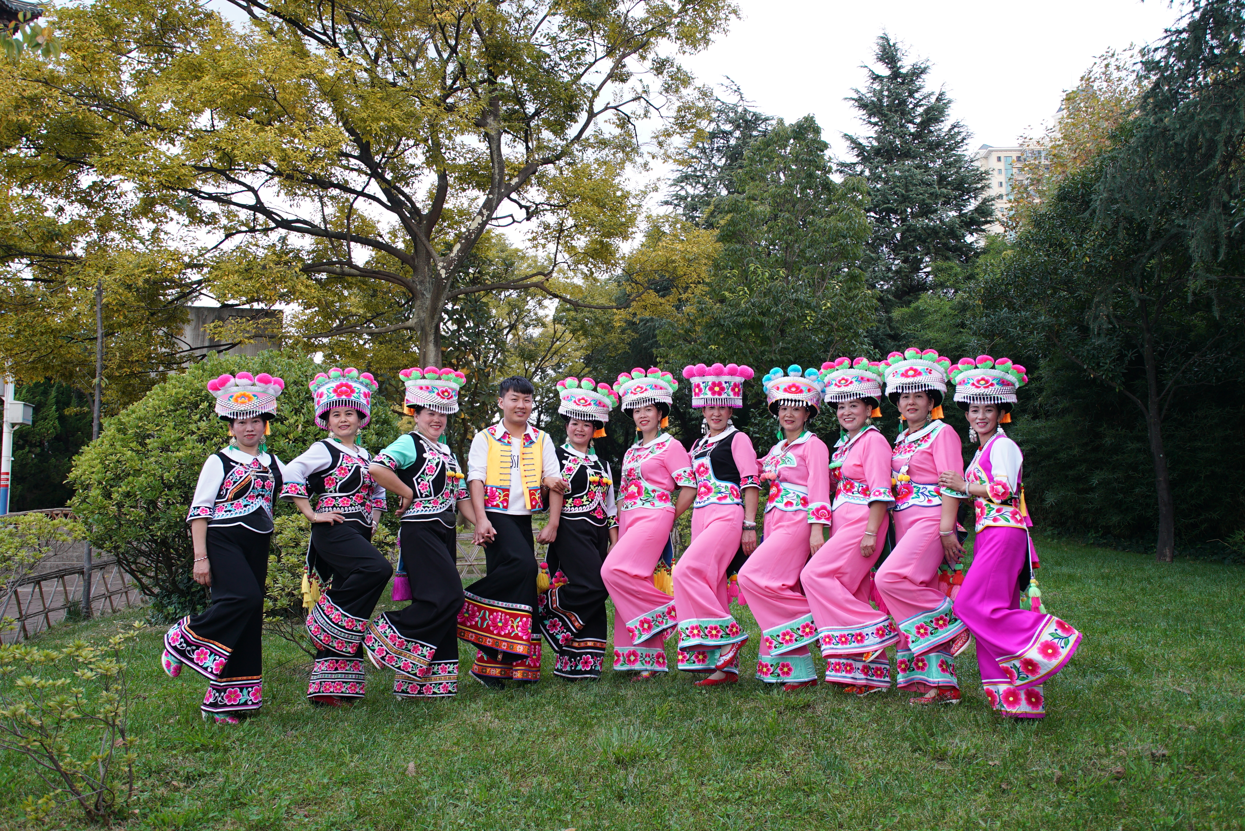 楚雄牟定新村彝族左脚舞最新50首,云南楚雄彝族自治州左脚舞原生态