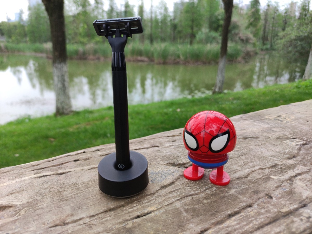 原装进口刀头净颊剃须体验,三刀头轻奢级剃须体验