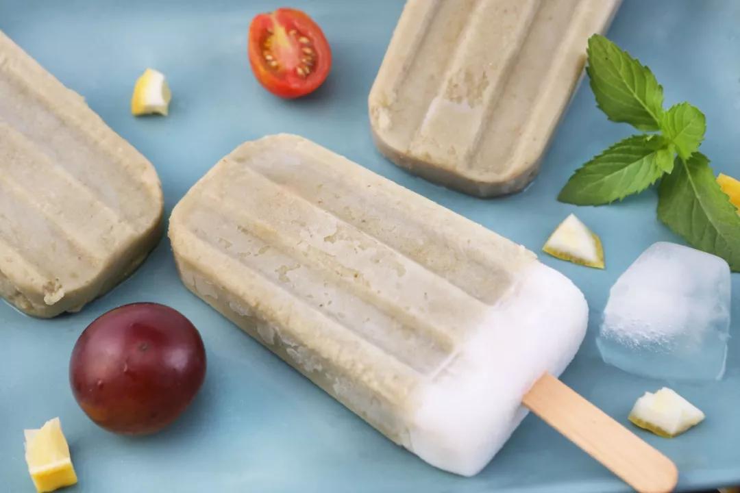 炎炎夏日不如做份甜品消消暑吧,夏日消暑甜品美味的红糖冰粉