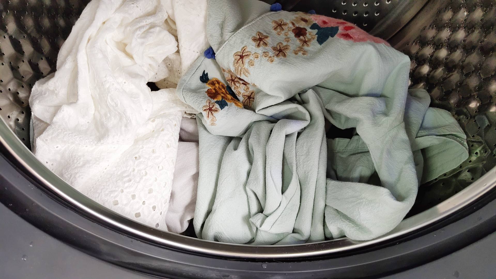 传说中的洗烘套装有那么好吗？春夏秋冬衣物都试过后，有了答案