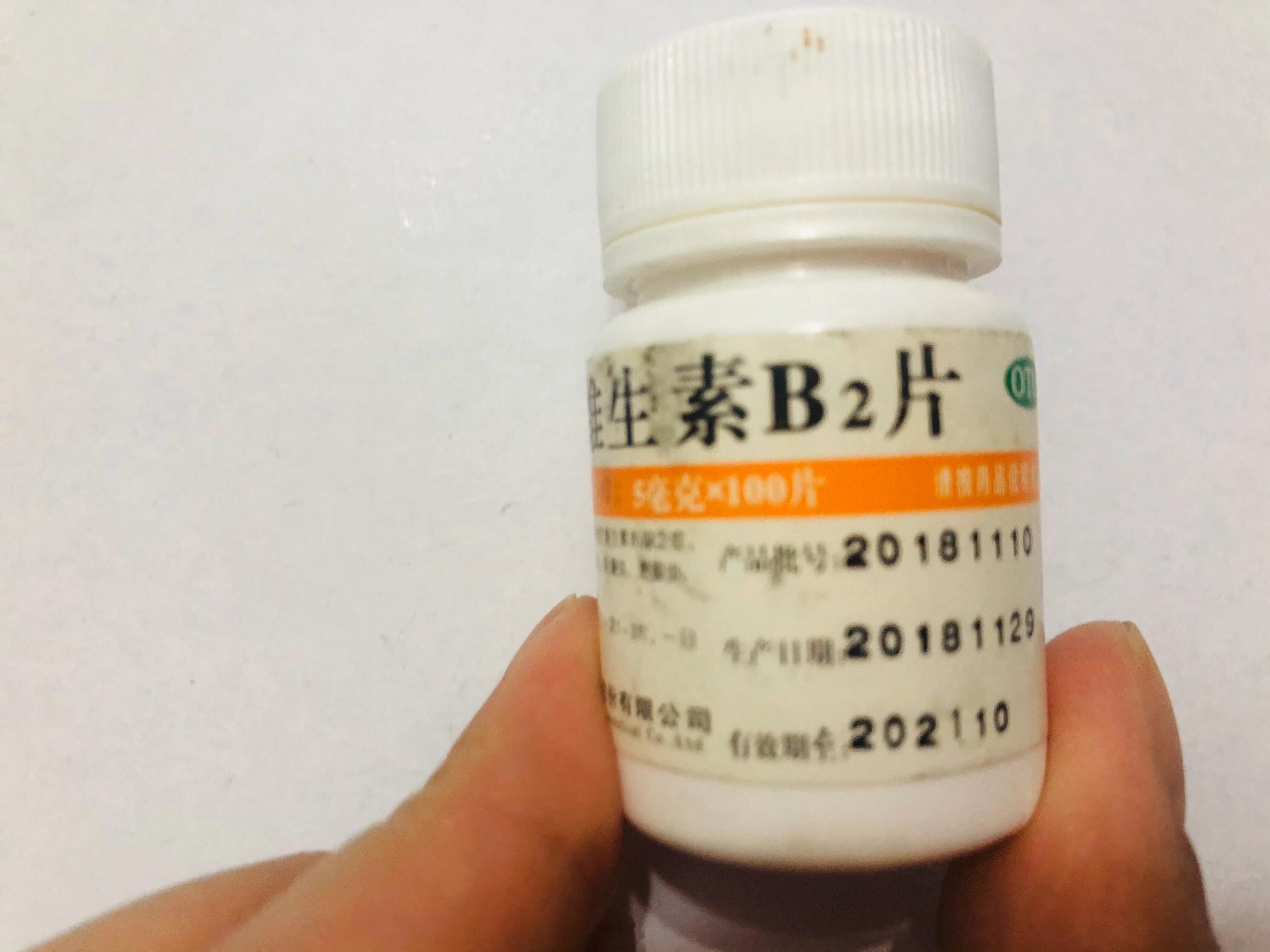 刚开始的唇炎的症状及治疗方法,唇炎持续两三年了不会是唇炎吧