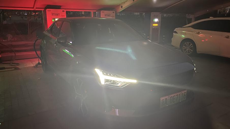 特斯拉新款model3与极星2,特斯拉新款model3和极星2