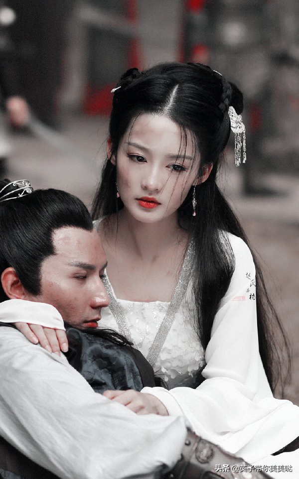 绿茶鼻祖居然靠着颜值吊打刘亦菲，网友大呼“圆圆终于扶正了！”