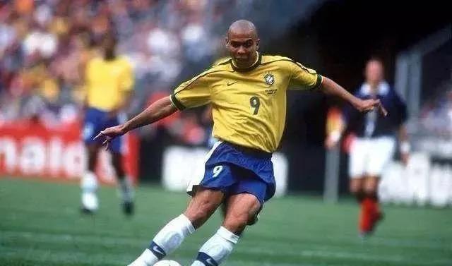 鎴戠殑瓒崇悆姊﹀畧闂ㄥ憳浣滄枃,瓒崇悆瀹堥棬鍛樼殑姊︽兂