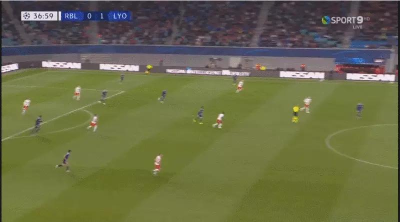 遭全世界豪门哄抢，世界足坛T1级别潜力中卫——乌帕梅卡诺