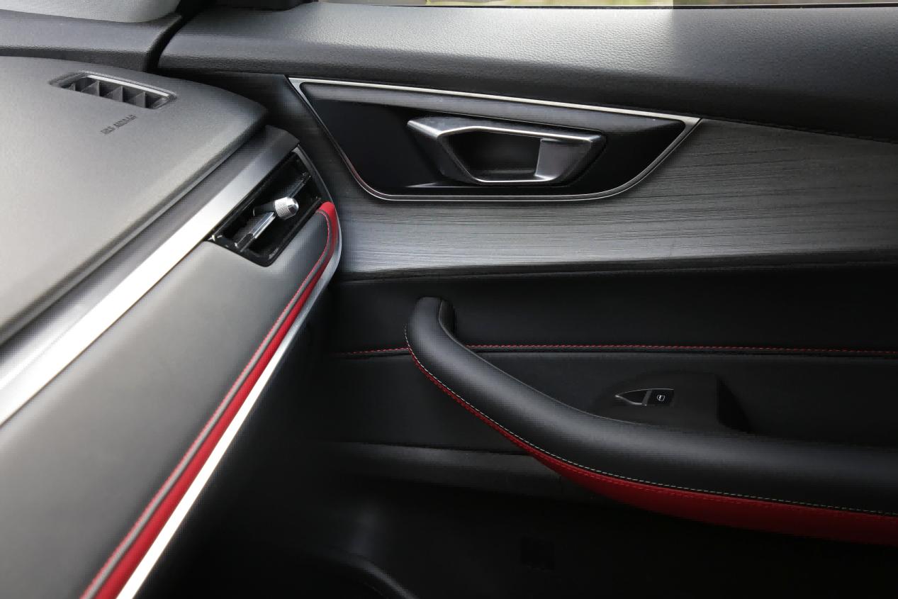 奇瑞瑞虎5x超级英雄版试驾视频,沉浸式体验奇瑞瑞虎5x超级英雄版