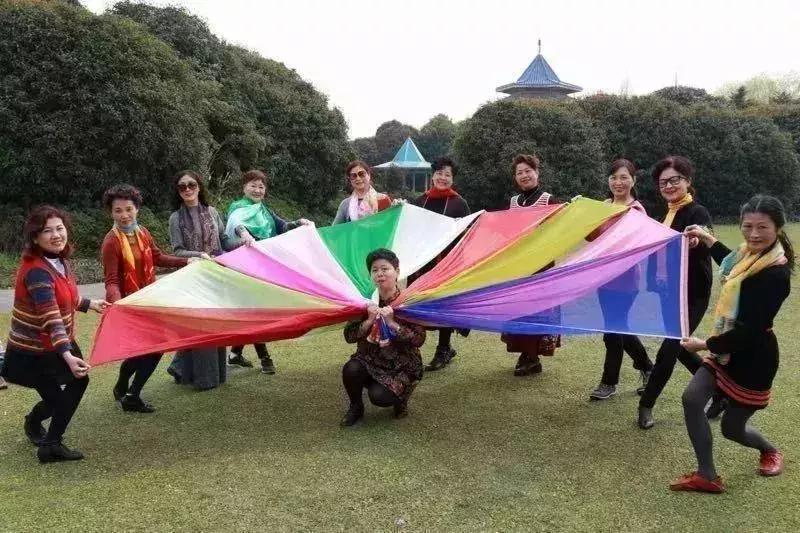 五一小长假怎么拍照,五一教妈妈出游拍照