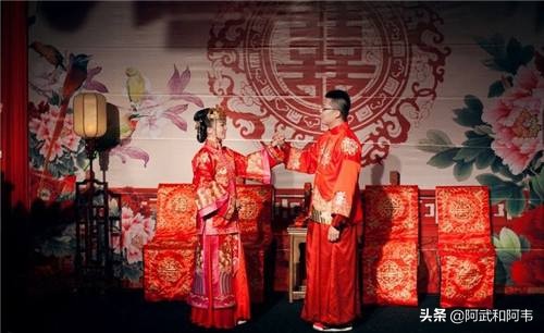 做司仪是有套路的，给你一套词，你也可以3天上手