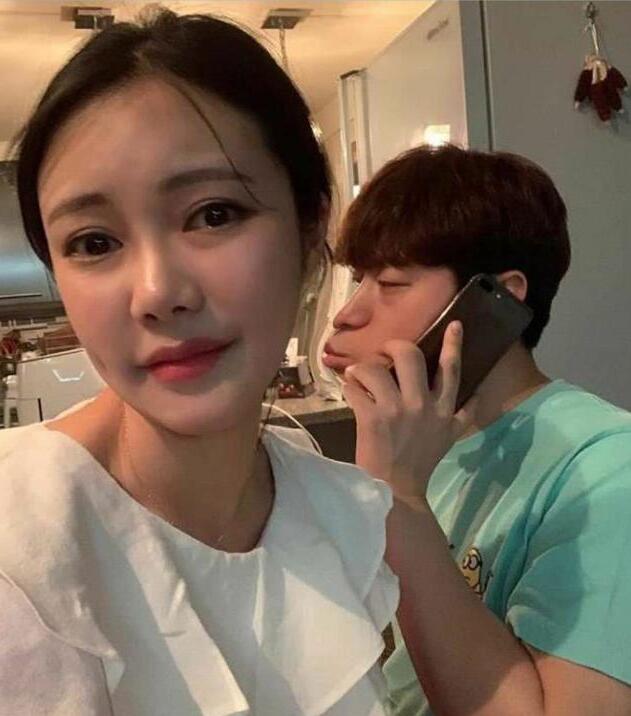 同事让我假装是她男朋友,女生让我假装她男朋友去见同事