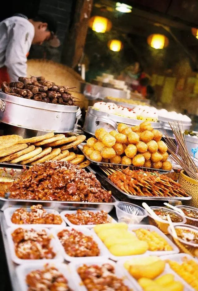 中国最著名十大小吃街及特点美食,中国夜市十大小吃街排行榜