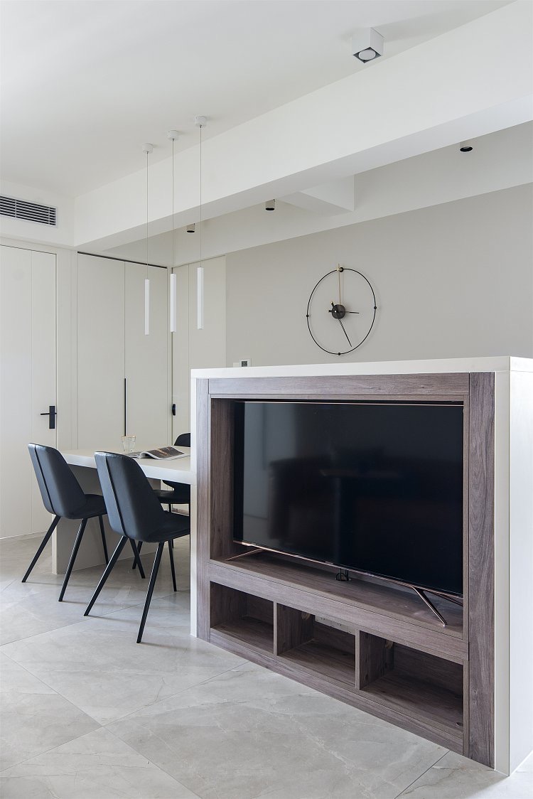 不走寻常路不坐寻常凳,客厅摆放餐桌椅效果图南北通透