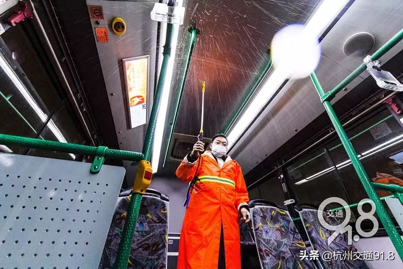 独家！记者实测杭州公交：站点客流小，车上座位坐不满