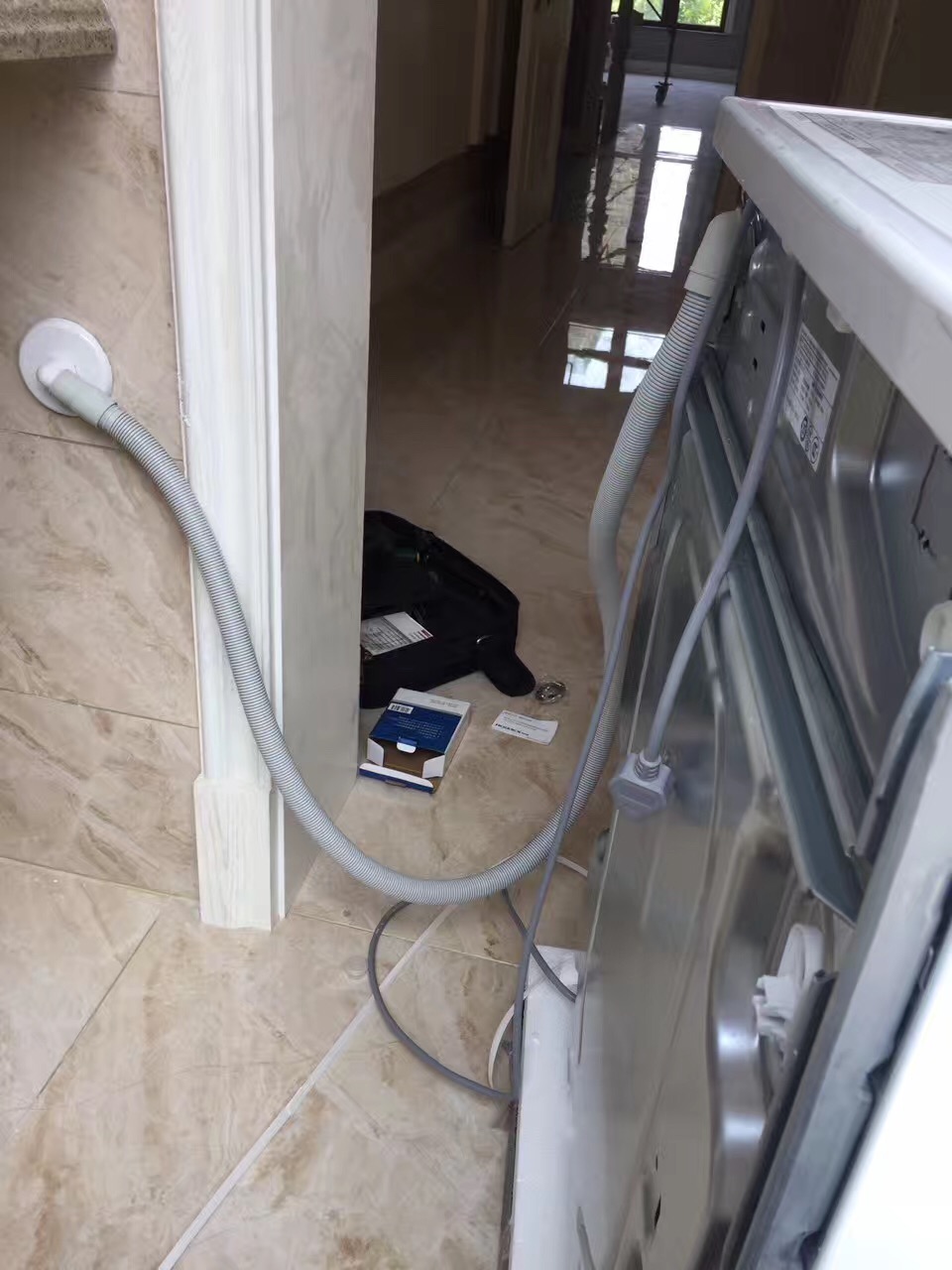 洗衣机上排水和下排水选哪个,怎么判断洗衣机上排水还是下排水