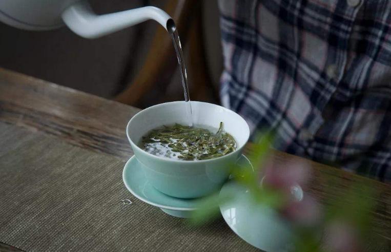 绿茶倒水后怎么冲,绿茶茶叶一次泡多少合适