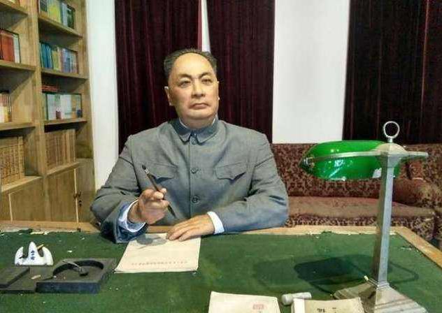 开国十大元帅名单出炉后，蒋介石指着他照片对宋美龄说：这人厉害