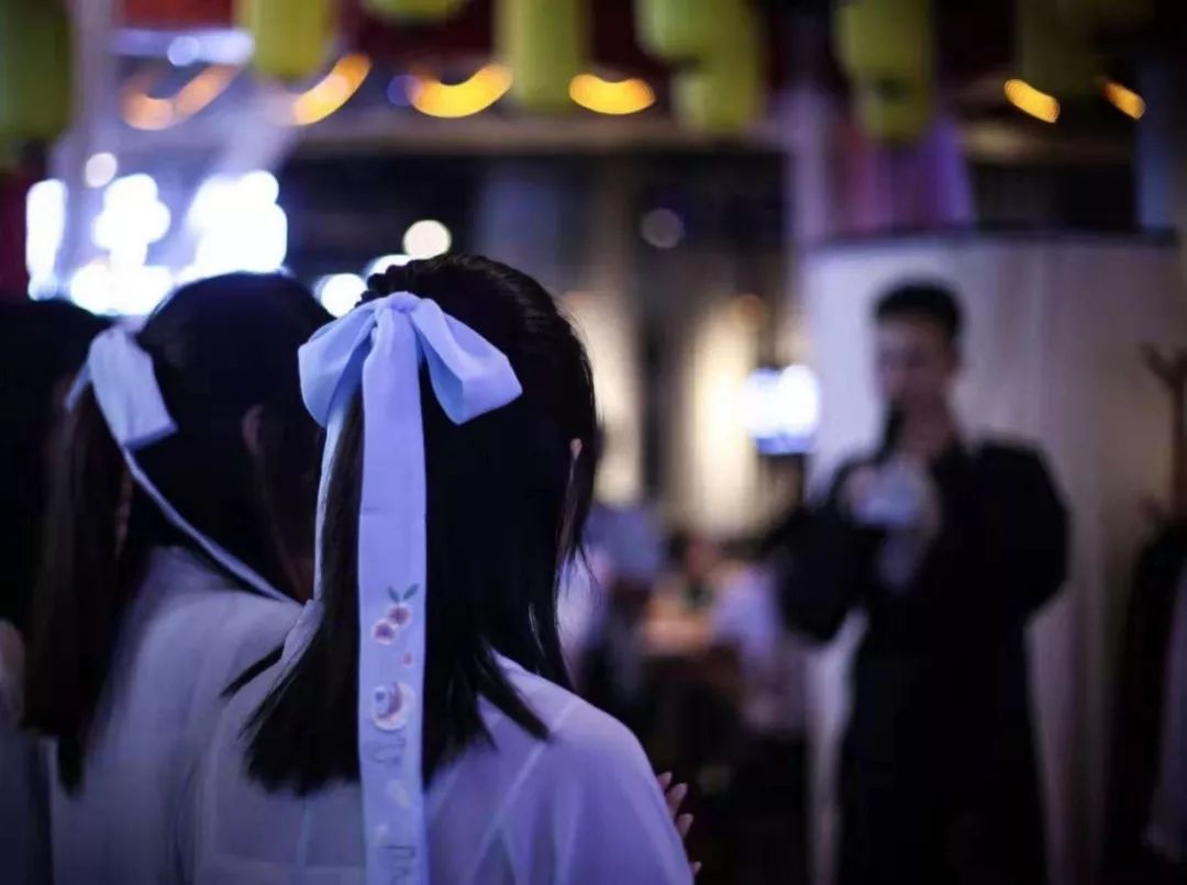 最近好几年没有回到那条印满了我脚板印的沙坪坝正街