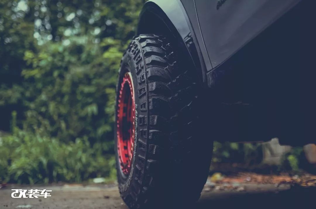 网友花费十几万，把MINI乡下人爆改成大脚怪