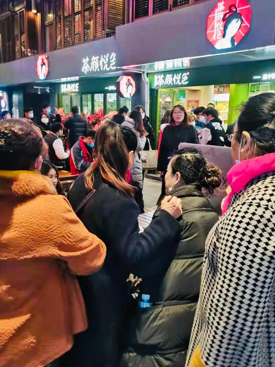 为什么买茶颜悦色便宜呢,茶颜悦色需要排队5个小时吗