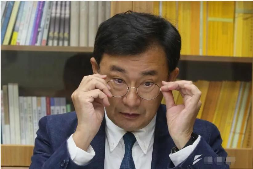 台湾“行政院长”竟然是“小蒋的特务”？