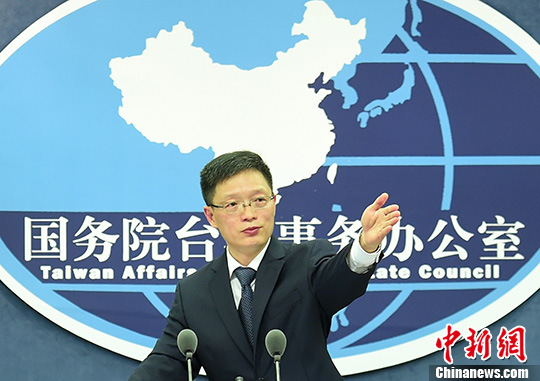 东南评论：卖力打“战争牌”，*进党民**当局在末路狂奔，政治算计不敌主流*意民**，台湾网友骂翻