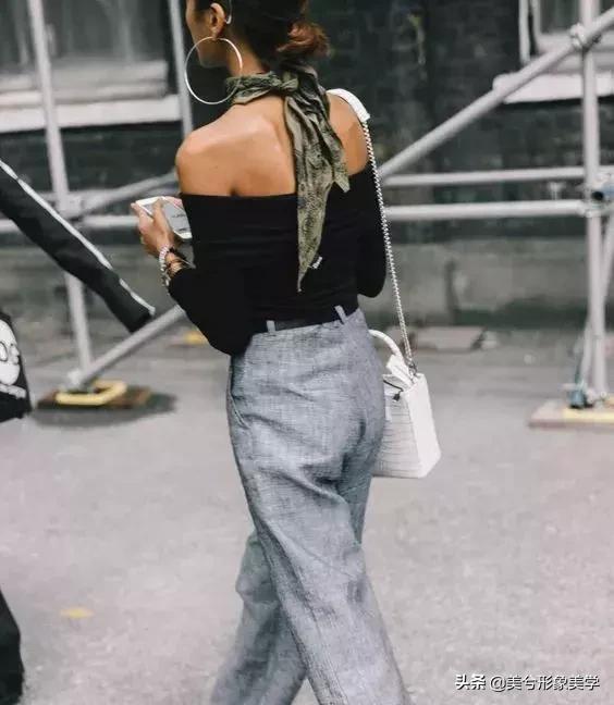 旧衣服怎么系丝巾好看,长条丝巾系法变衣服内搭