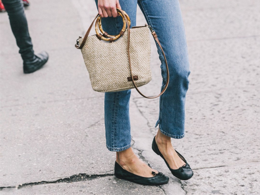 穿流行的奶奶鞋怎么穿不显老,适合脚宽的奶奶鞋测评