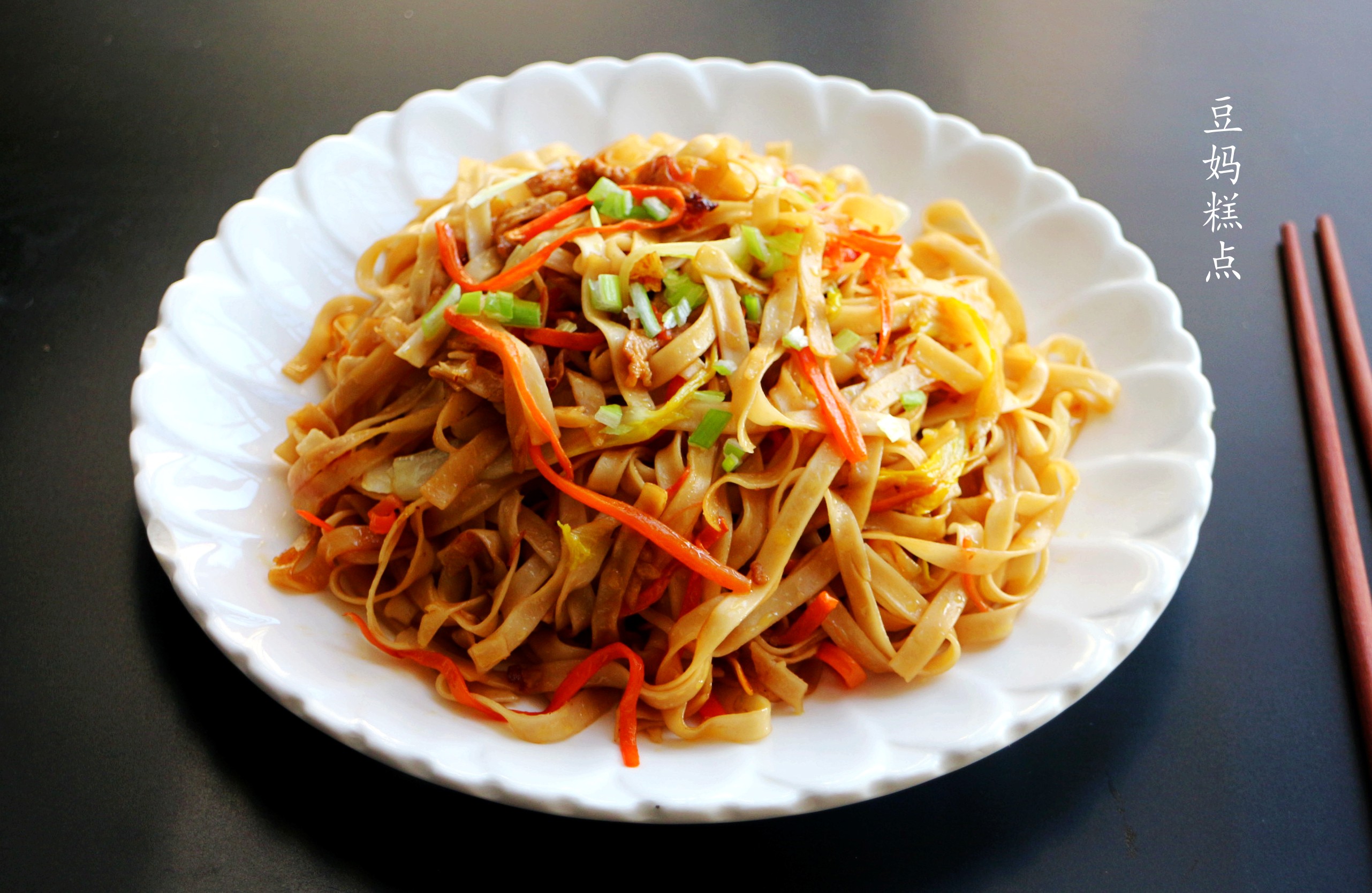 简单又好吃的一道晚餐分享给大家,晚餐做这样的饭菜全家都喜欢吃