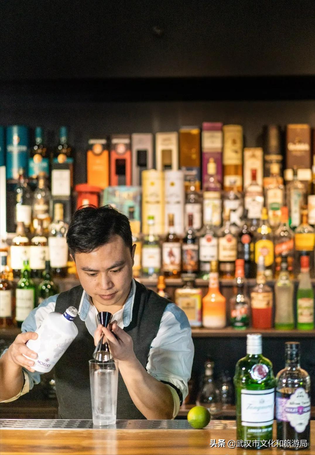 武汉游长江看灯光秀在哪,带你欣赏武汉长江灯光秀