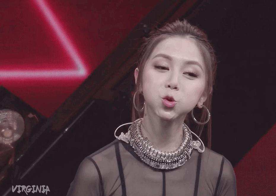 就算你不知道她但你一定在某个地方某个软件听过她的歌