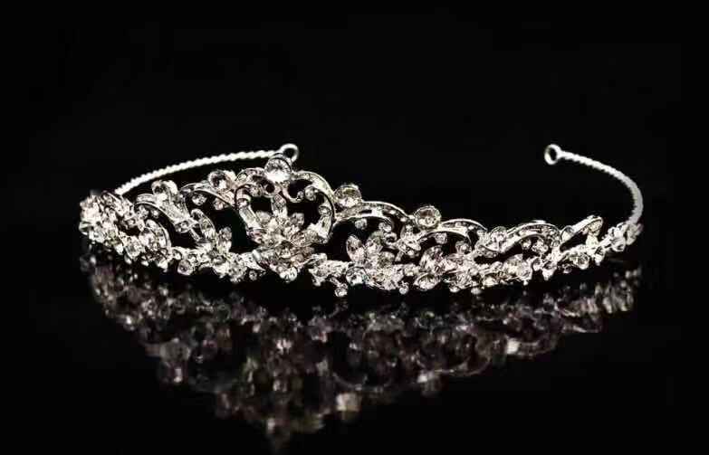 人造钻石与天然钻石的区别与价值,人造钻石和天然钻石的最大区别