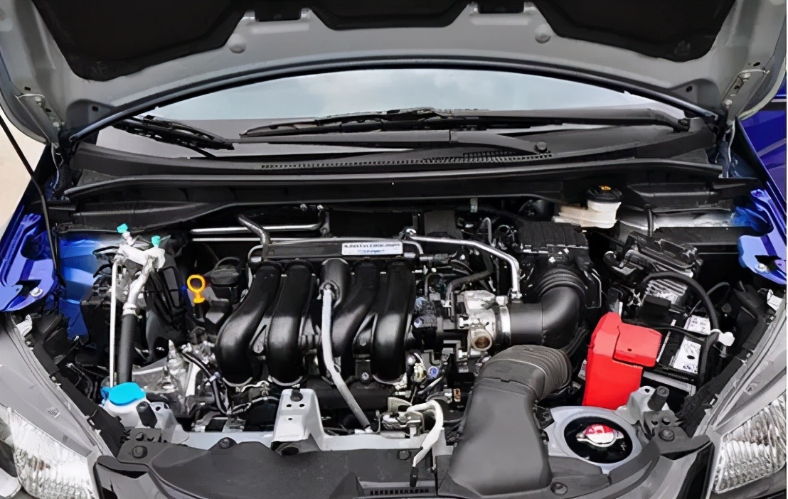 夏天车子自燃一定要注意安全,冬季是车辆自燃的高发期