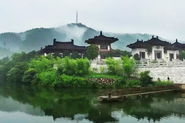 陈毅游览宣城美景后，用一首诗描写如画景色，彰显出了旷达的胸怀