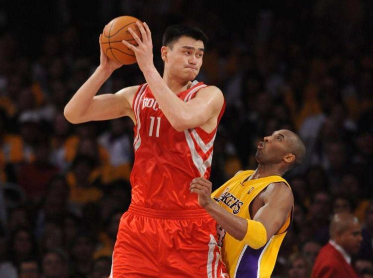 姚明坐车视频大全,姚明坐车姿态