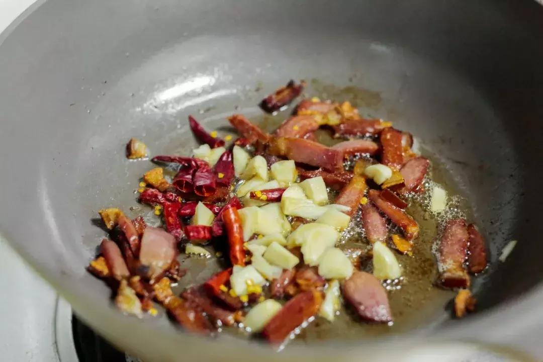 冬笋炒腊肉最正宗的做法,冬笋炒腊肉要不要先焯水