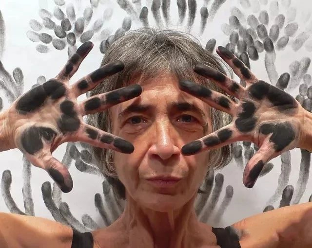 老奶奶绘画出神入化,老奶奶画渐变画