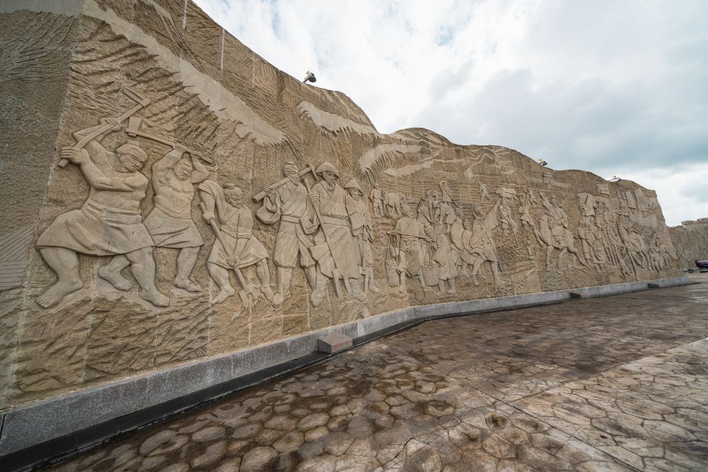 她是滔滔千里黄河的宠儿，阴山之下、河套之上的掌上明珠