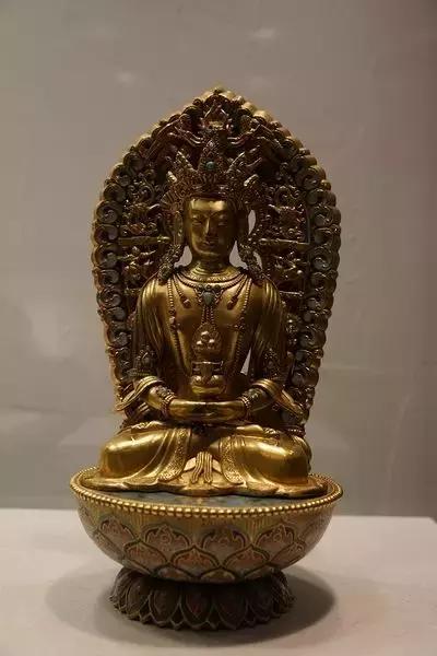 清代铜鎏金佛像的鉴定,清代铜鎏金无量寿佛像