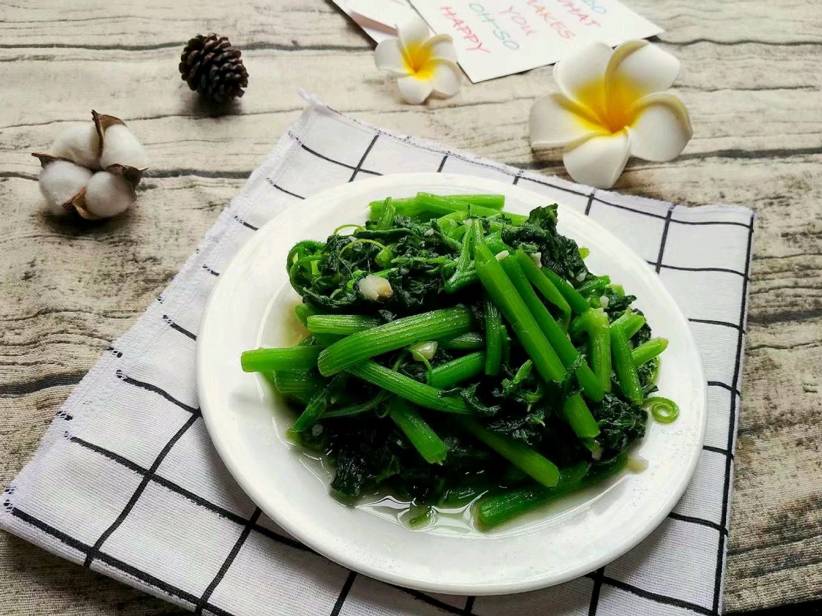 谷雨前，遇见这“瓜苗”多买点，5块钱买一大捆，爽口又下饭