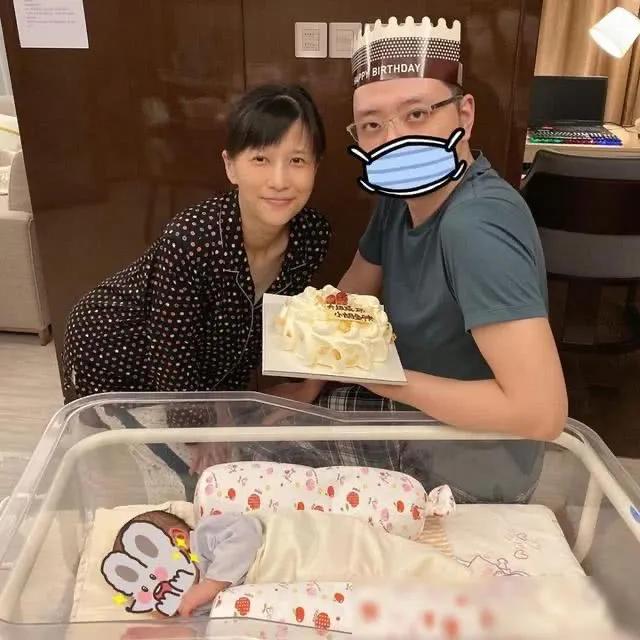 papi酱只是晒了个娃，就被1000万人骂上了热搜？