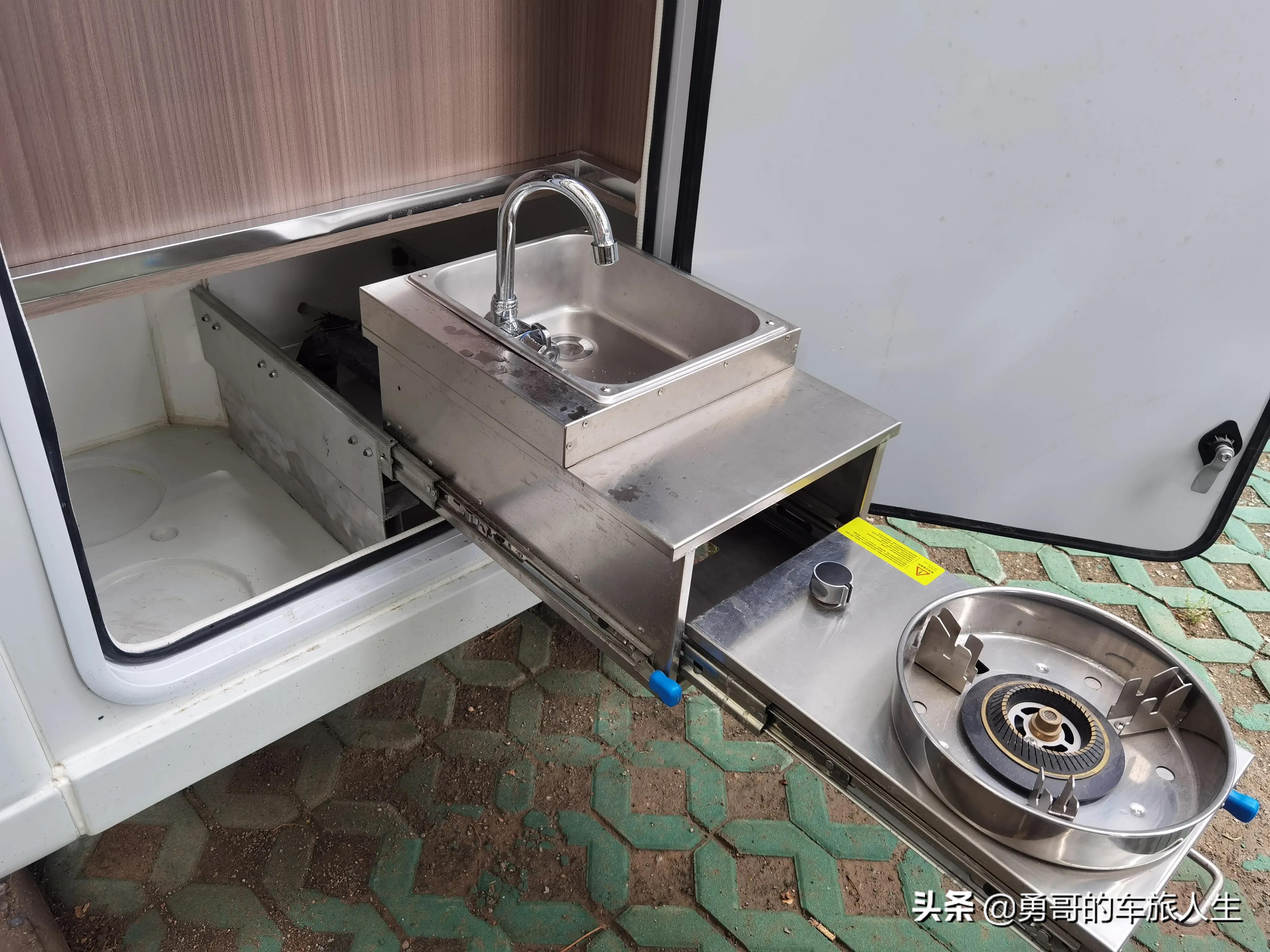 依维柯b型6座房车最新款价格多少,国六进口6.5吨依维柯房车无拓展