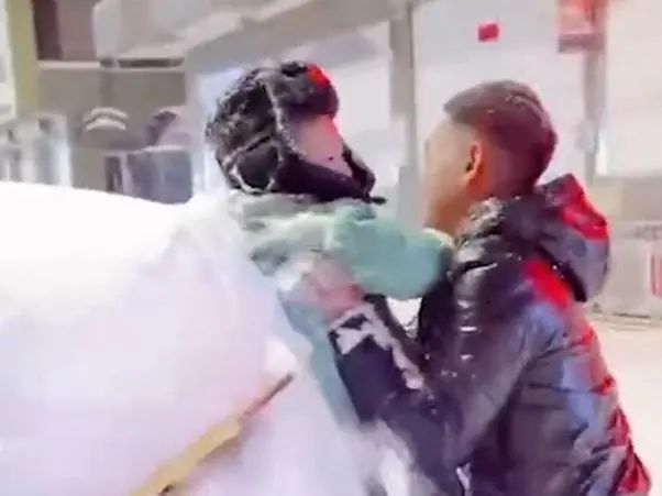 父母三观不正孩子却很正,父母三观不正孩子最终走向歪路