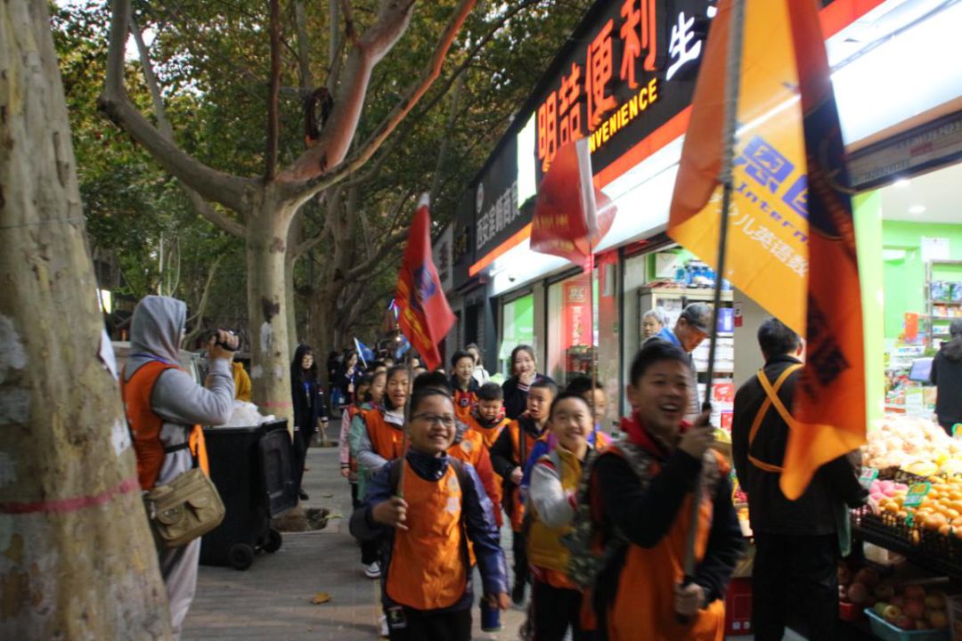 绫虫仼鍥介檯,绫虫仼鍥介檯鑻辫