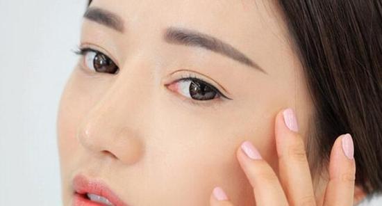 bb霜和cc气垫的正确使用顺序,bb霜的正确使用方法不掉妆吗